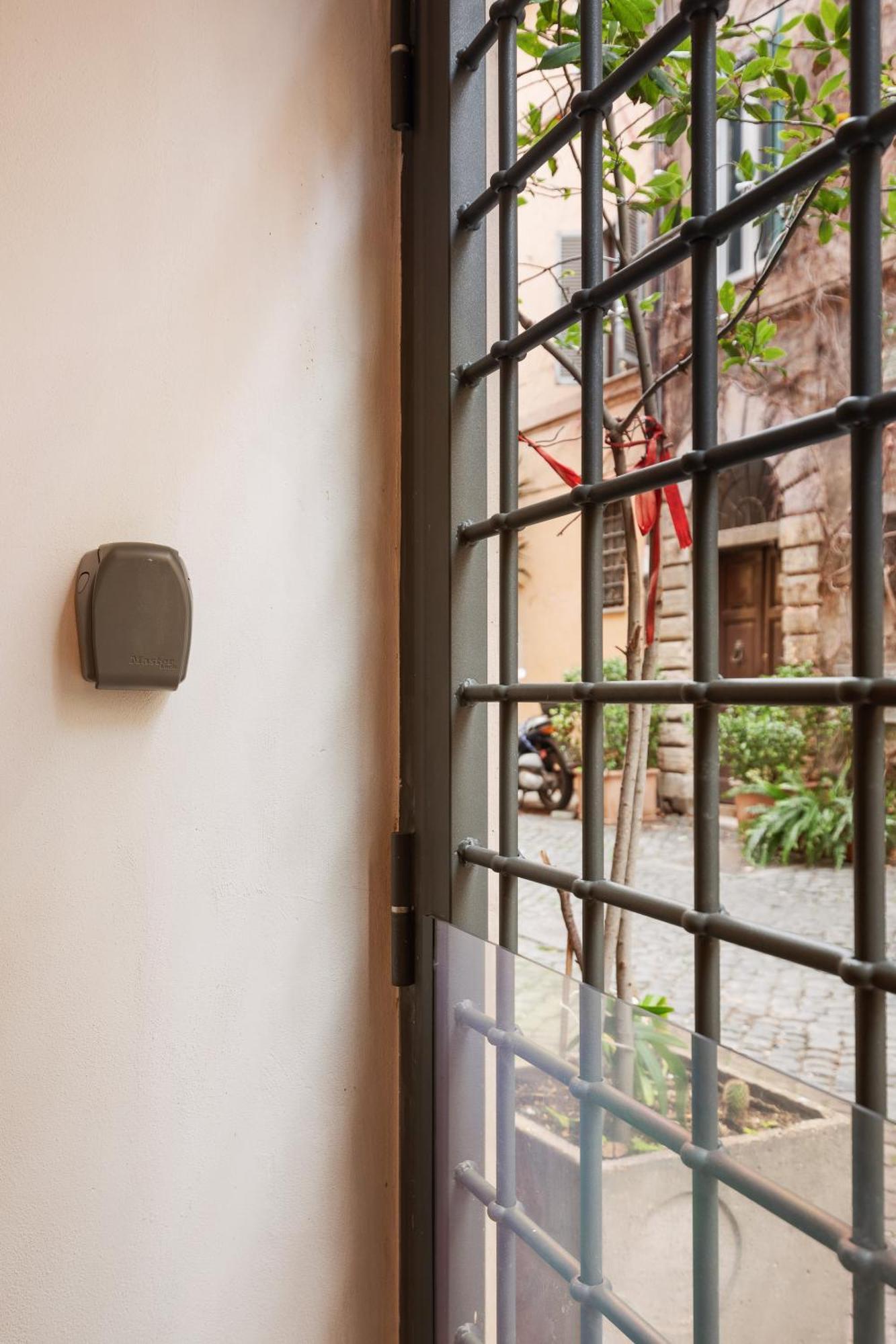 Leopardo Boutique Apartment In Trastevere Roma Exterior foto